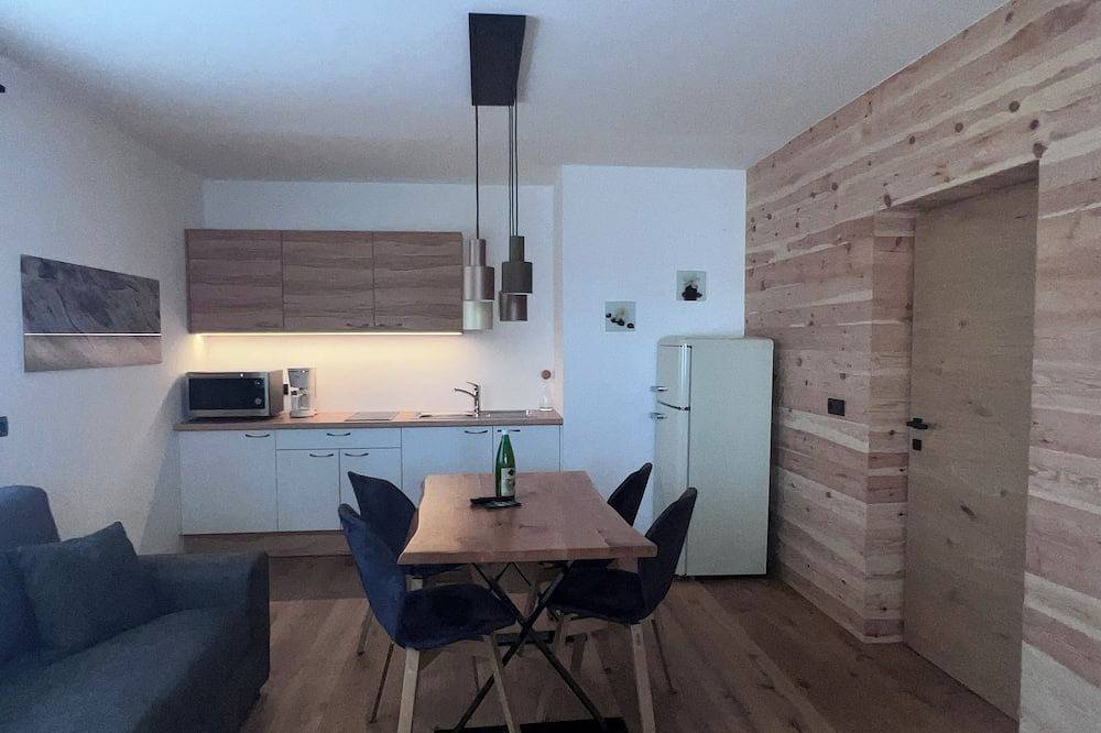 Geräumige Ferienwohnung im Alpin-Stil mit privatem Garten und Poolblick. in Viums, Natz-Schabs