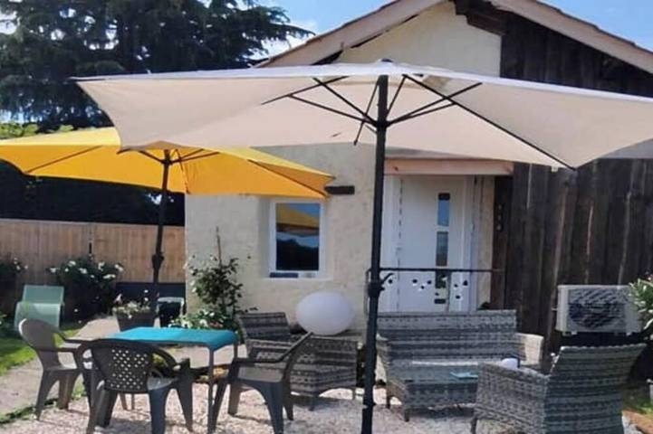 Location de vacances pour 4 personnes, avec Jacuzzi et Jardin à Saint-Clair-de-la-Tour