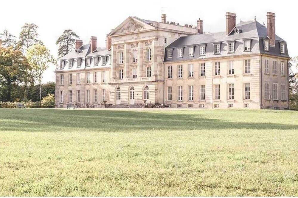La vie de château française…vues superbes dans les campagnes…deux pas du village in Courtomer, Région d'Alençon