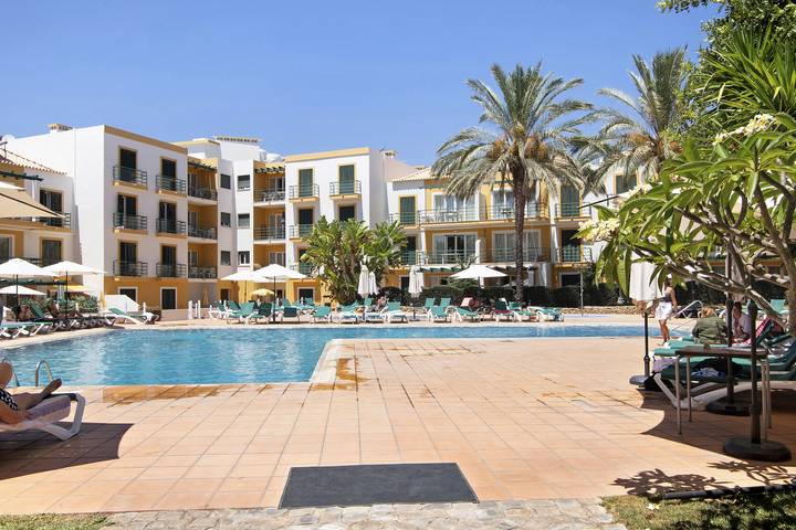 Ferienwohnung für 4 Personen, mit Kinderpool und Balkon in Tavira