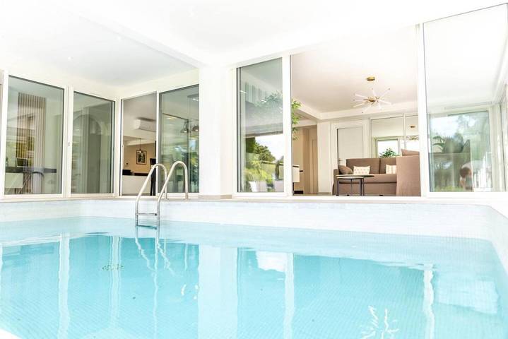 Location de vacances pour 8 personnes, avec jardin et piscine ainsi que vue et vue sur le lac dans Golf de la Grande Motte - 3