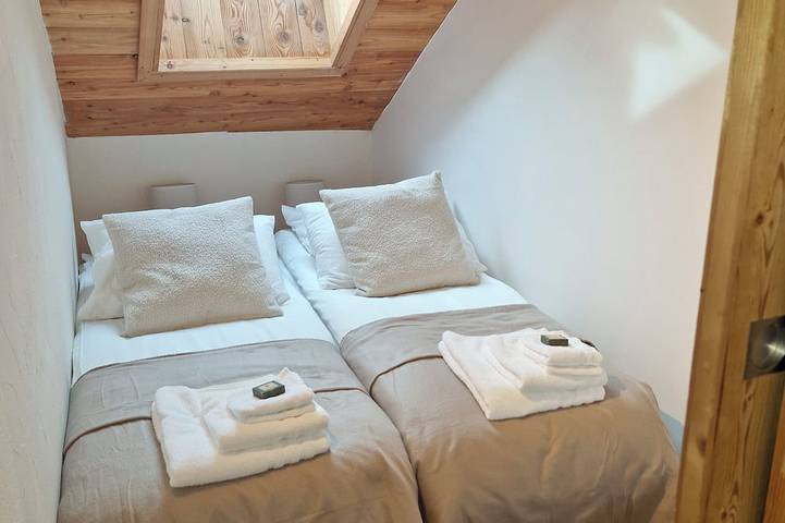 Appartement entier, Appartement 1etage de maison+2 parkings privatif.Grand balcon paisible. in Le Monêtier-les-Bains, Serre Chevalier