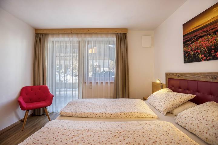 Entire apartment, Apartment 'Ciasa Rungg App Pares' with Mountain View, Garden & Wi-Fi in San Vigilio di Marebbe, Mareo