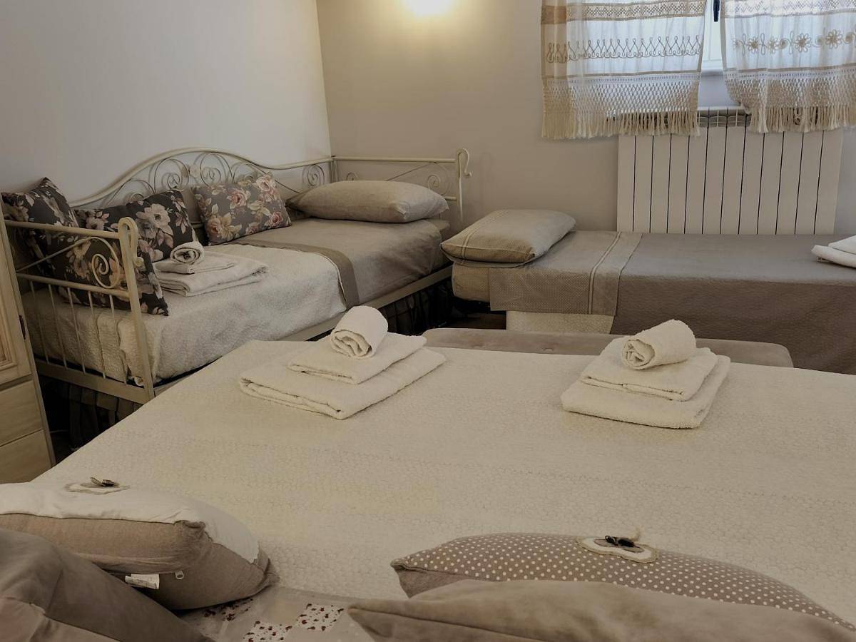 Family Room with Private Bathroom in Martina Franca, Provincia di Bari