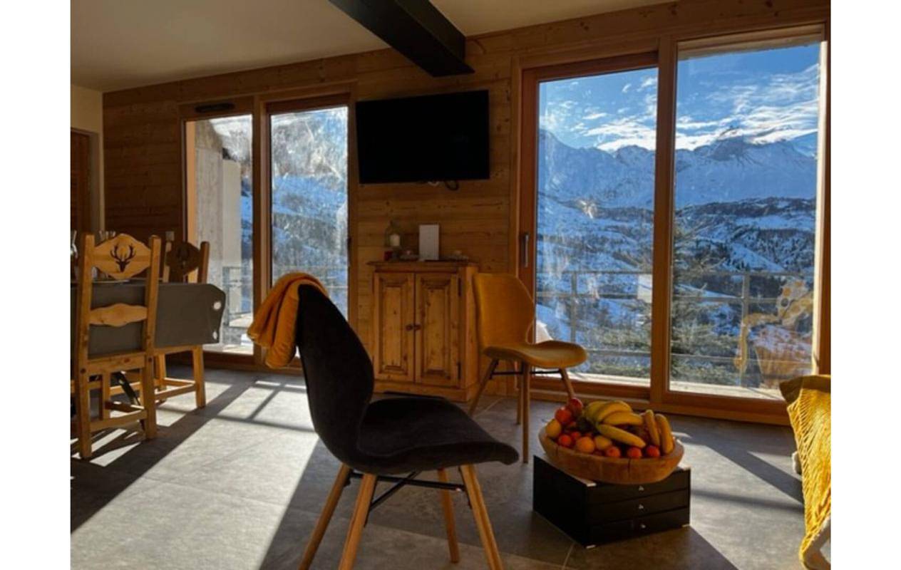 Appartement entier, Appartement 'Grand Cerf - Albiez Montrond' avec vue sur la montagne, terrasse privée et Wi-Fi in Col du Mollard, Albiez-Montrond