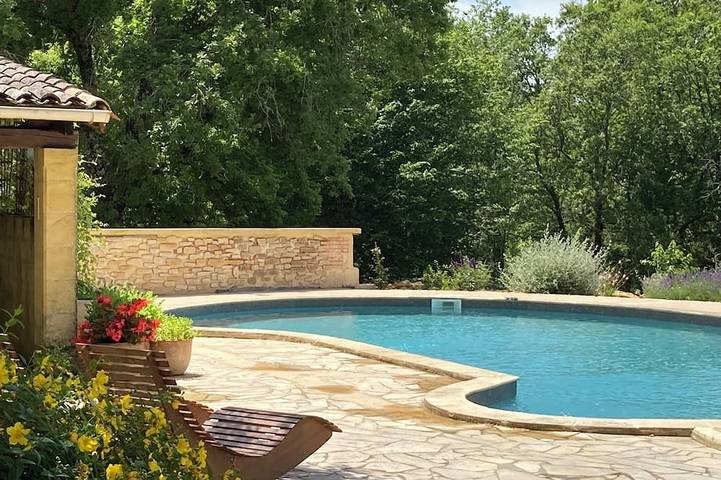 Location de vacances pour 2 personnes, avec Terrasse ainsi que Jardin et Piscine à Baneuil