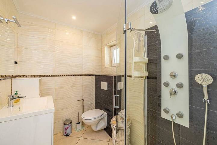 Ganze Wohnung, Wohnung Jenny 2 mit Pool in Pinezici, Krk