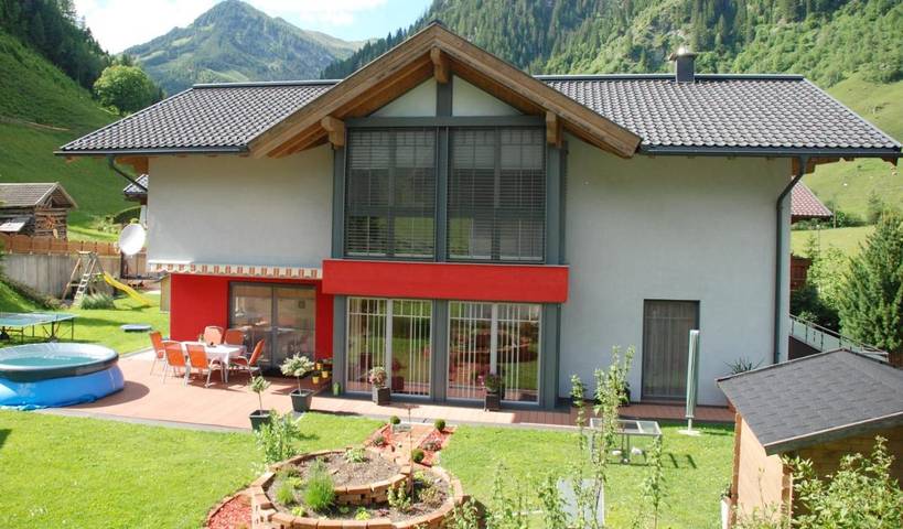 Ferienwohnung für 5 Personen, mit Terrasse und Garten sowie Ausblick in Hüttschlag