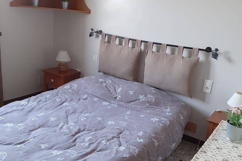 Independent cottage in private air-fenced yard-pool Provence in Pernes-les-Fontaines, Parc naturel régional du Mont-Ventoux