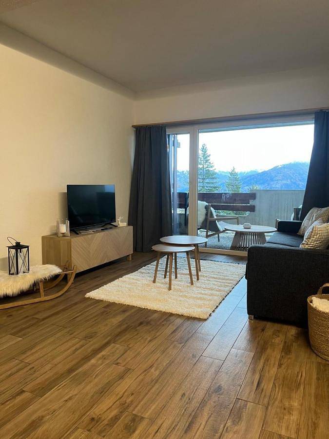 Appartement de vacances pour 3 personnes, avec terrasse et vue ainsi que piscine et sauna