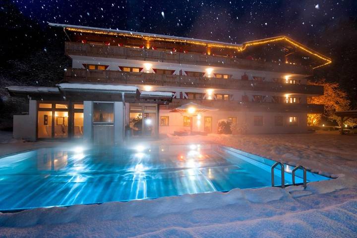 Appart’hôtel pour 8 personnes, avec piscine et sauna ainsi que jardin et bassin pour enfant, animaux acceptés