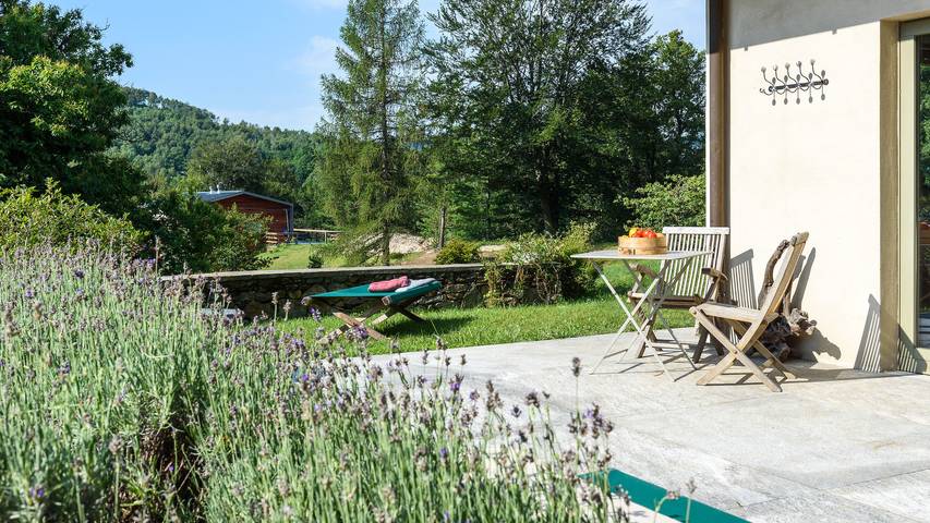 Location de vacances pour 8 personnes, avec jacuzzi ainsi que jardin et piscine, animaux acceptés à Brovello-Carpugnino - 4