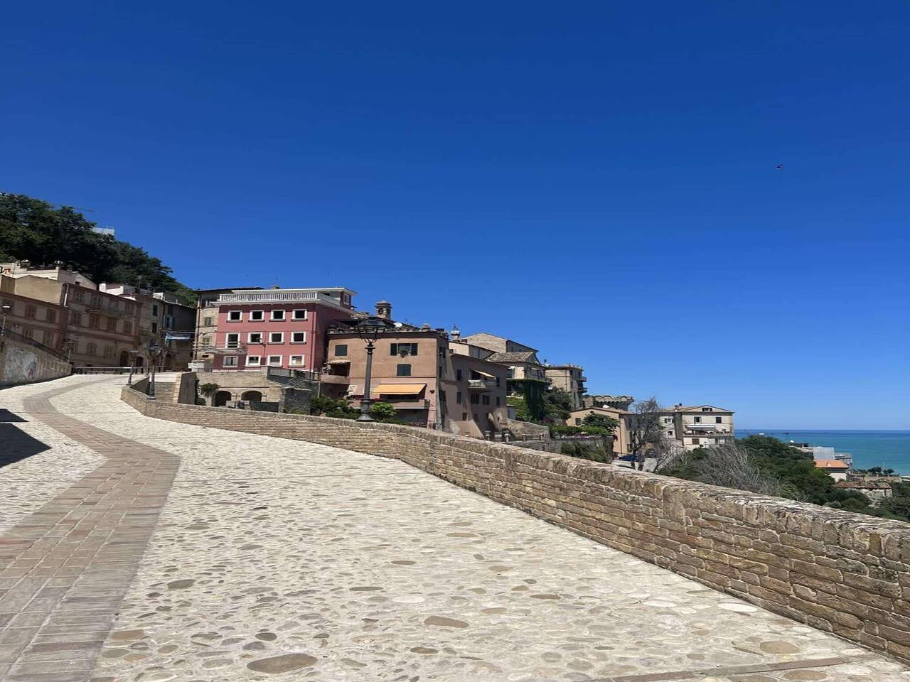 Appartement entier, Villa élégante avec jacuzzi et vue in Grottammare, Région de Grottammare