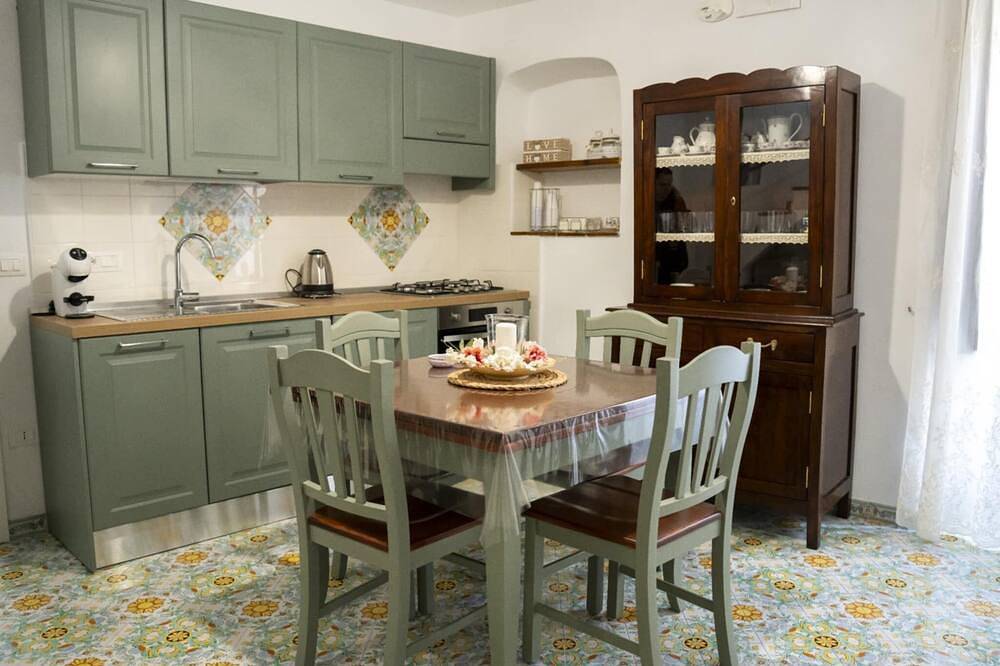 Appartamento intero, La Casetta di Fifina Amalfi Coast\n\naccogliente casetta in Costa d'Amalfi in Vietri sul Mare, Costiera amalfitana