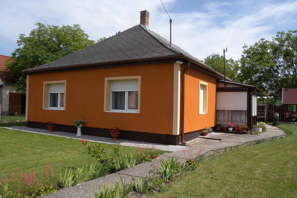 Casa vacanze con giardino e Wi-Fi in Balatonfenyves, Riva Meridionale del Lago Balaton