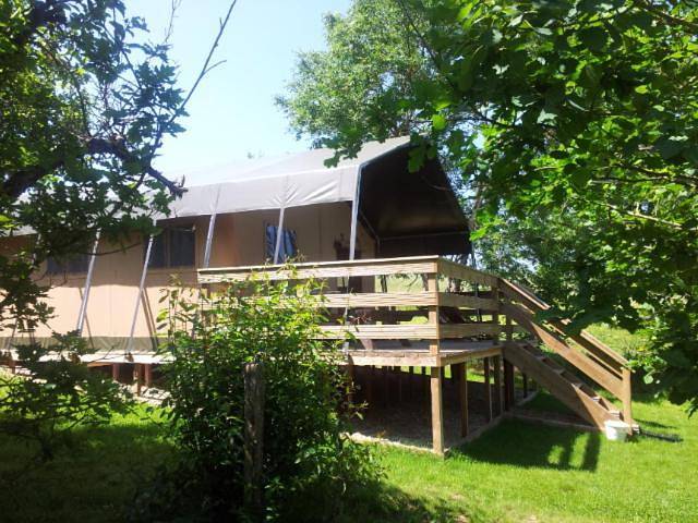Gîte pour 6 personnes, avec Terrasse et Jardin ainsi que Bassin pour enfant et Vue sur le lac à Compolibat