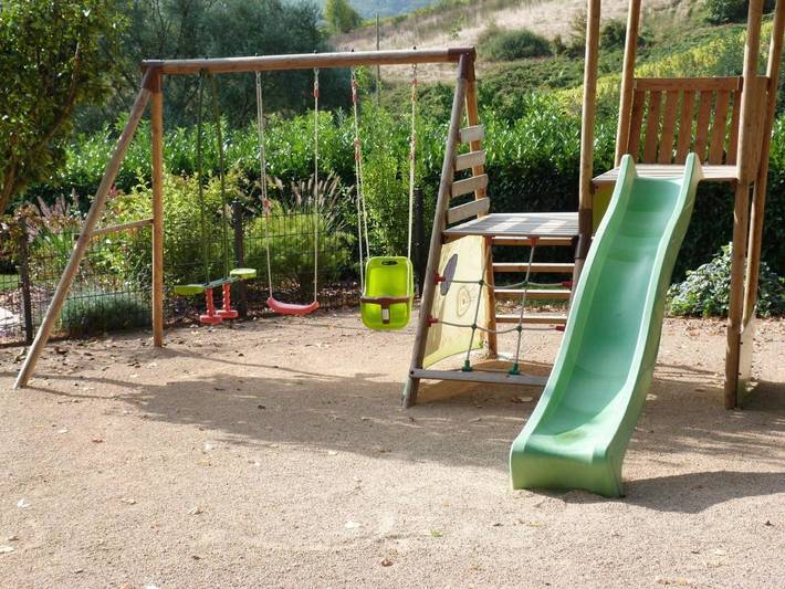 Location de vacances pour 15 personnes, avec piscine ainsi que vue et jardin à Juliénas - 3