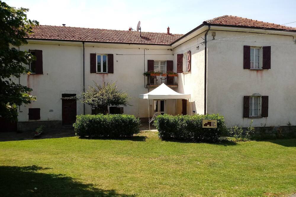 Casa del Prato tra vigneti, noccioleti e paesaggi mozzafiato in Roccaverano, Langhe