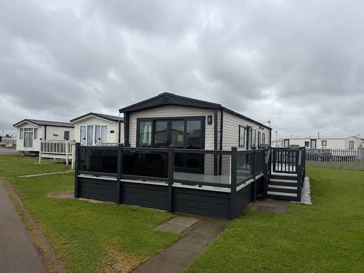 Chalet for 8 people, with Balcony and Pool in Ingoldmells