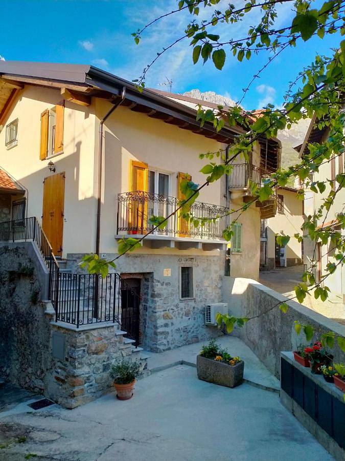 Ferienhaus für 4 Personen, mit Balkon und Terrasse sowie Garten