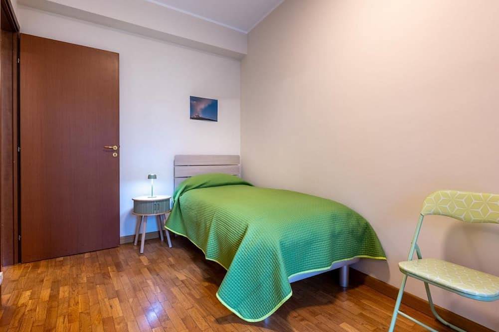 Ganze Wohnung, A cozy and spacious 110 square meters apartment, perfect for three people, located on the ground floor of a modern building.The property is located in Nicolosi, a town in the province of Catania located on the southern slopes of Mount Etna, making it an in Nicolosi, Ätna