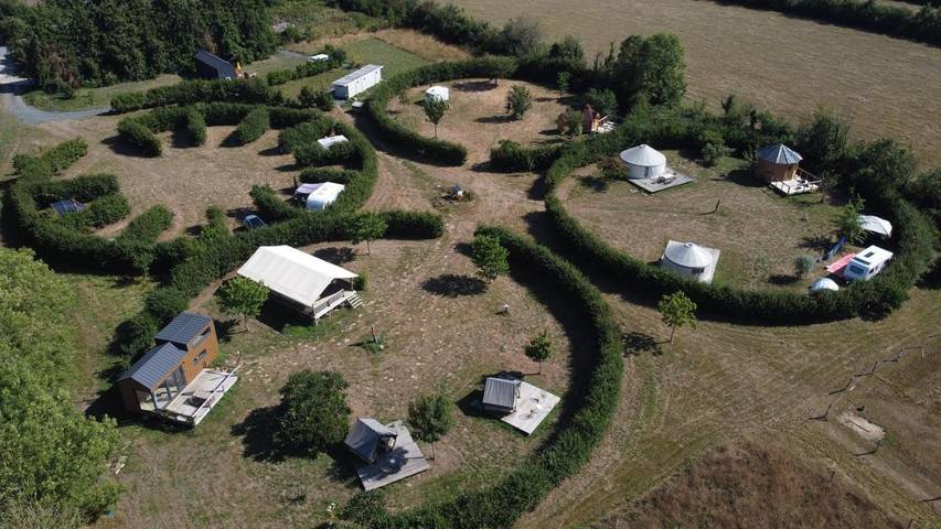 Location de vacances pour 2 personnes, avec Terrasse ainsi que Jardin et Vue à Cerisy-la-Forêt