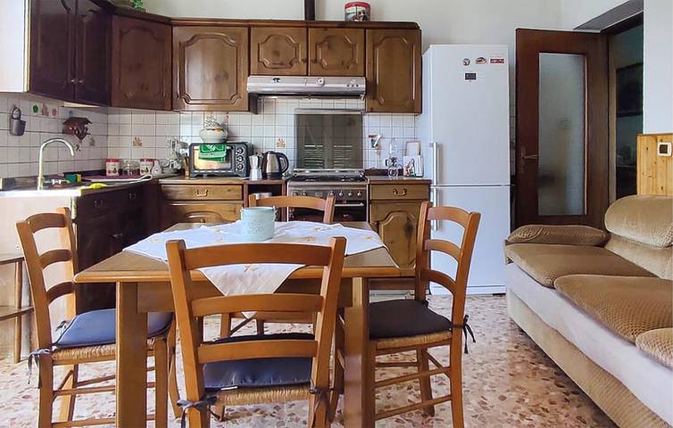 Spazioso appartamento con terrazza, parcheggio e Wi-Fi in Varese Ligure, Provincia di La Spezia