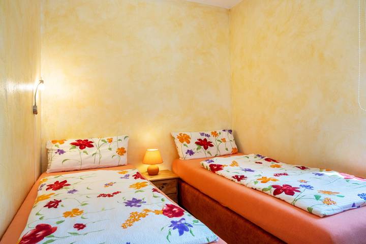 Hel enrumslägenhet, Studio Apartment 'Apartment Sonnengärtchen' with Private Garden and Wi-Fi in Oberuckersee, Uckermark