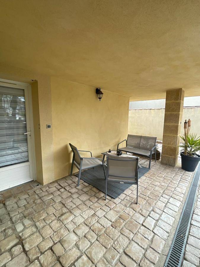 Gîte pour 3 personnes, avec terrasse à Pélissanne - 2