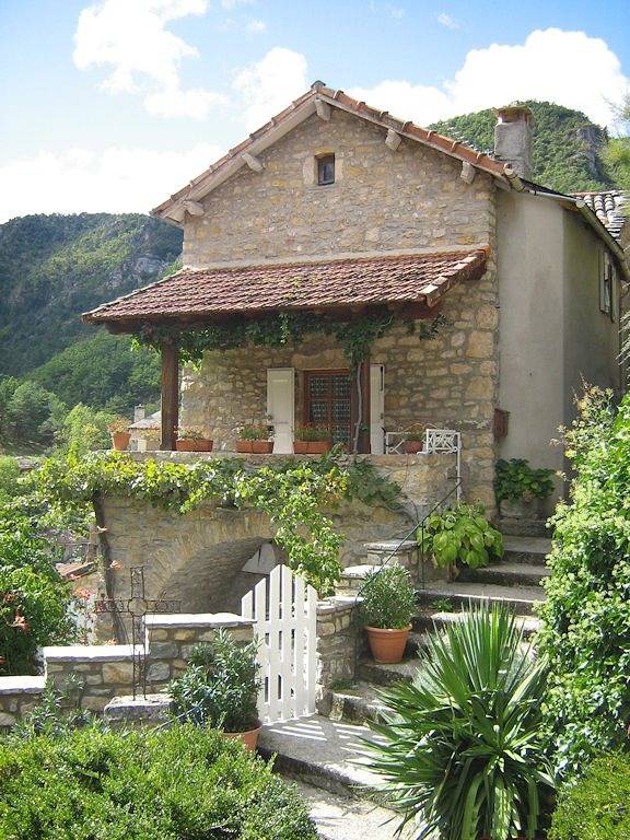 Gîte pour 5 personnes, avec terrasse à Peyreleau - 3