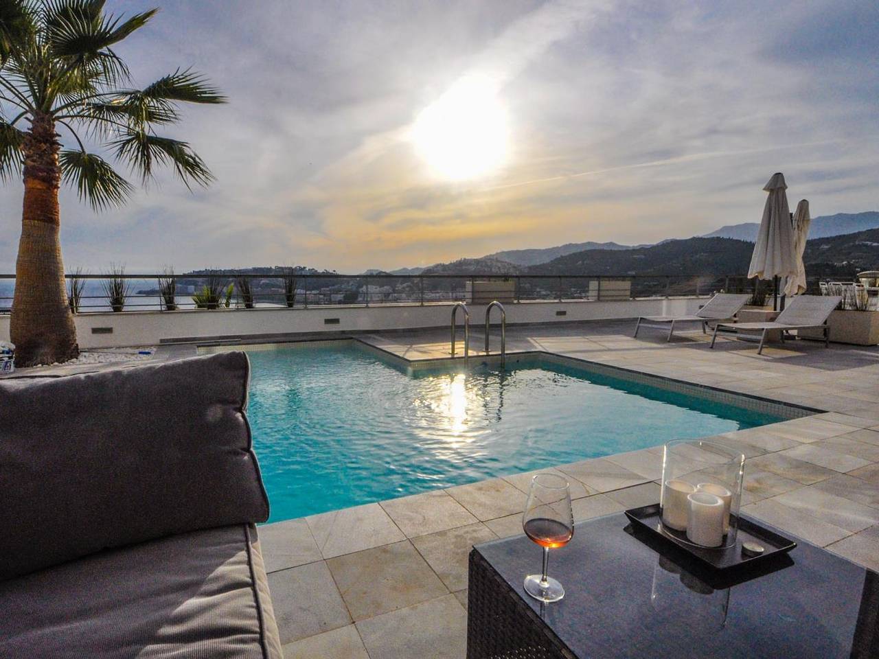 Magnifiquevilla à louer avec piscine privée in Curumbico, Almuñecar