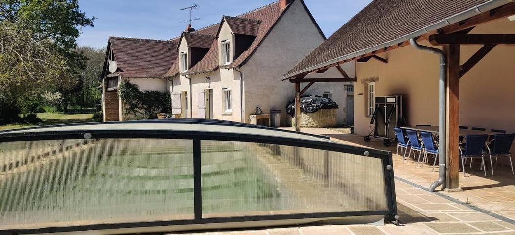 Location de vacances pour 10 personnes, avec piscine et jardin, animaux acceptés à Thevet-Saint-Julien - 3