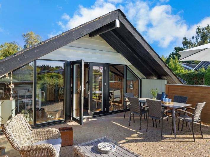Ferieudlejning for 5 personer, med terrasse i Hasmark Strand