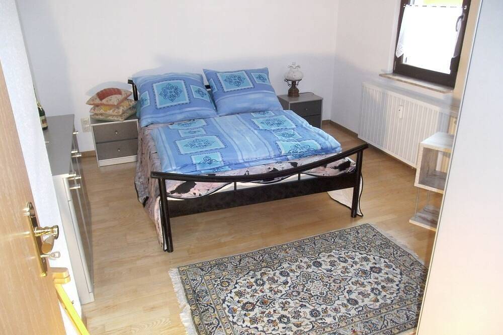 Ganze Wohnung, Gemütliches  Doppelzimmer  Nr. 1 mit Küche   Bad und Dusche in Beerfelden, Odenwaldkreis