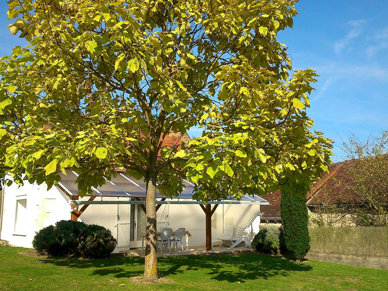 Charmantes Ferienhaus: 6 km von Thermes, mit Terrasse, Garten & Wlan, Haustiere willkommen! in La Roche-Posay, Vienne