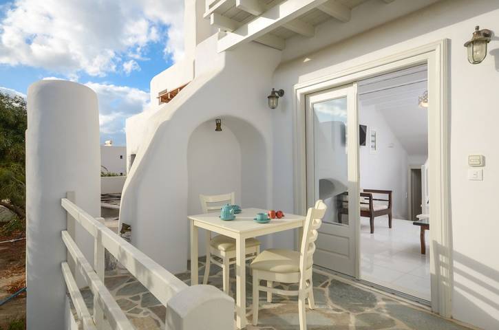 Location de vacances pour 6 personnes, avec Balcon ainsi que Terrasse et Piscine dans Agia Anna