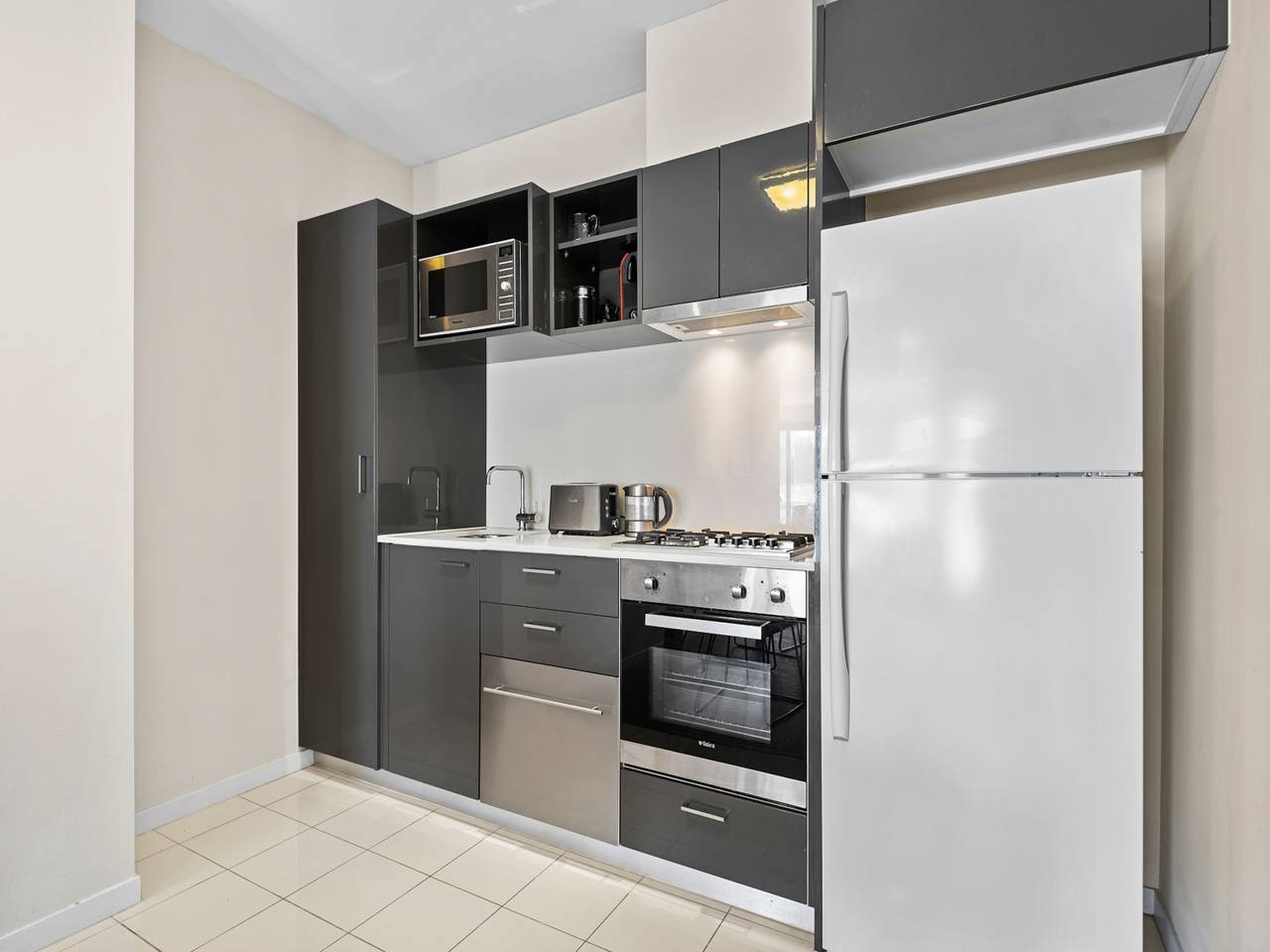 Entire apartment, Chic Inner City Convenience, with Secure Parking in South Melbourne, Melbourne