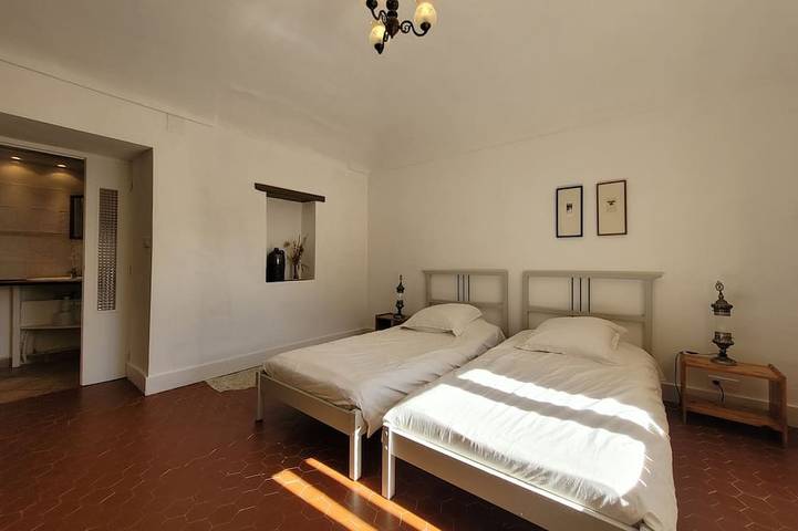 Gîte pour 4 personnes, avec terrasse ainsi que piscine et jardin à Saint-André-de-Cruzières - 3