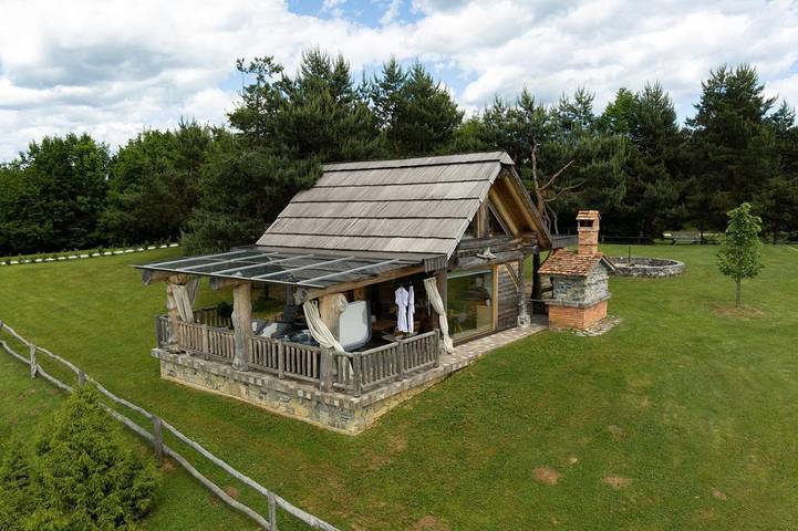 Chalet voor 5 personen, with zwembad and uitzicht as well as tuin, met huisdier in Slovenië