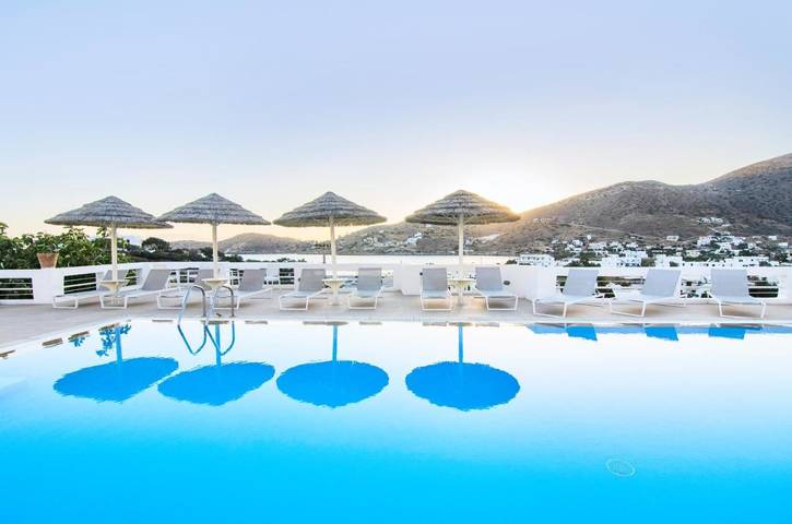 Appart’hôtel pour 3 personnes, avec Terrasse ainsi que Jardin et Piscine