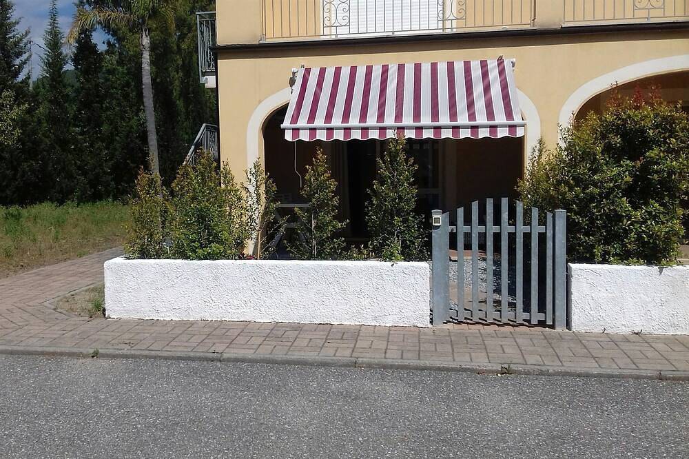 Ganze Wohnung, Voll klimatisierte 1-Bett-Wohnung in Contrada Difesa, Pizzo