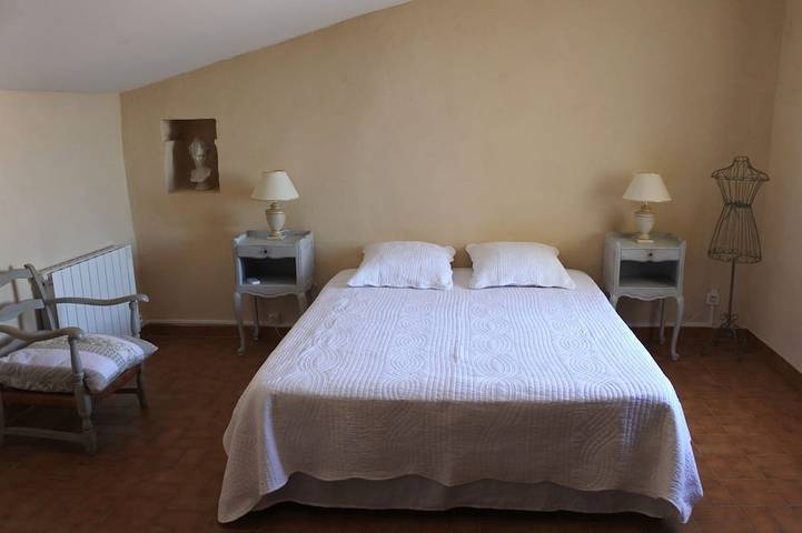 Location de vacances pour 7 personnes, avec terrasse et jardin à Saint-Martin-de-Castillon - 2