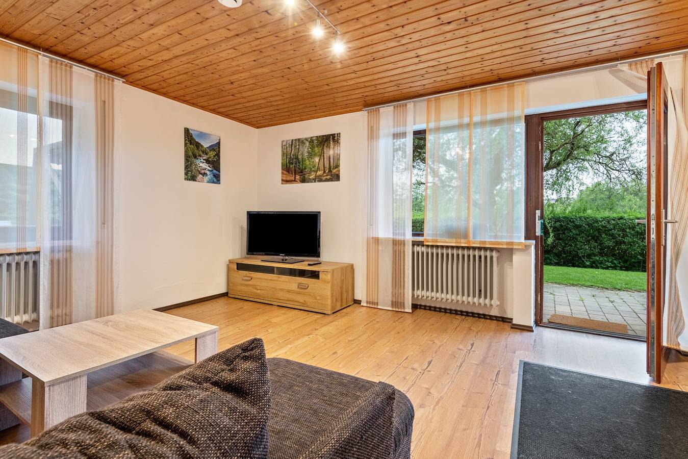 Ganze Wohnung, Ferienwohnung 'Raab' mit Gemeinschaftspool, privater Terrasse und Wi-Fi in Zandt, Ostbayern
