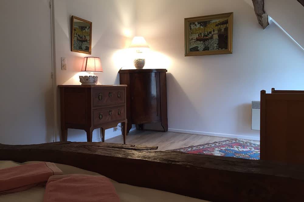 Dépendance  dans un Prieuré du Xvi° siècle. in La Bruère-sur-Loir, Vallée de la Loire