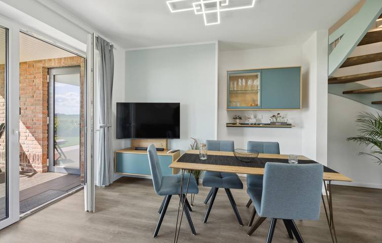 Ganze Ferienwohnung, Modernes Apartment mit Terrasse, Parkplatz und TV - 500m nach Ovelgönne in Ovelgönne, Wesermarsch