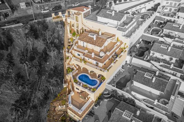 Villa für 12 Personen, mit Pool und Whirlpool sowie Balkon in Adeje