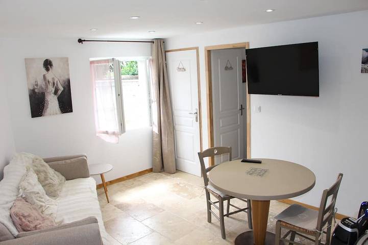 Entire apartment, Apartment With Clim, Fiber and Garage in Périgueux, Périgord Blanc