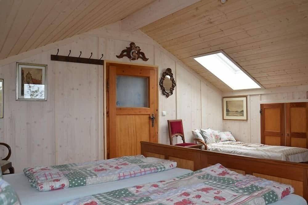 Ganze Wohnung, Ferienwohnung Hochries, Dachgeschoss, 48 qm in Bad Feilnbach, Alpenland Tegernsee Schliersee