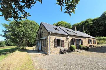 Location de vacances pour 6 personnes, avec vue ainsi que terrasse et jardin à Saint-Mars-sur-la-Futaie