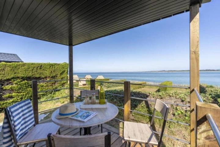 Camping pour 4 personnes, avec Terrasse et Jardin ainsi que Piscine et Vue dans Côte des Légendes